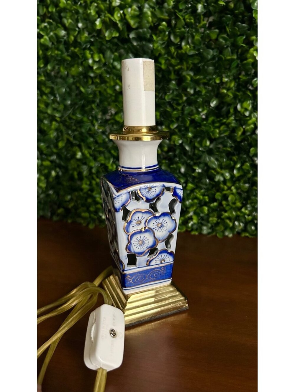 Vintage Chinoiserie Porcelain Accent Lamp Blue White Pierced Floral